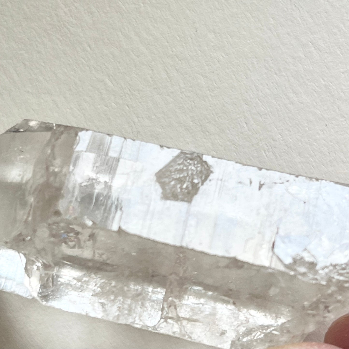 Liten knubbig Lemurian Bergkristall med Gyllene dörr