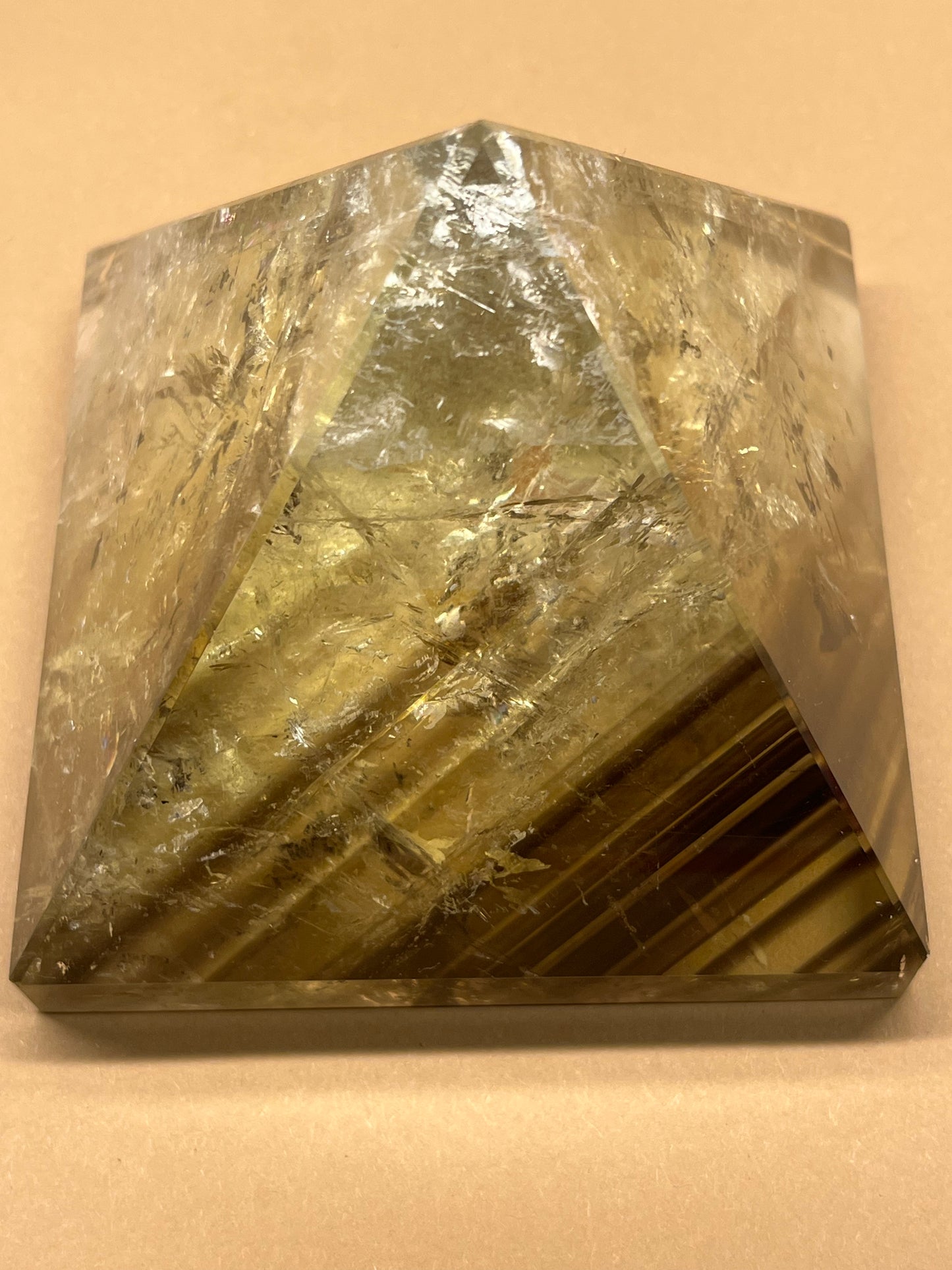 Stor naturlig Citrin pyramid